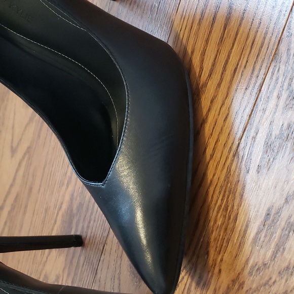 Kendall + Kylie Black Heels - Picture 9 of 12